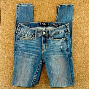 Hollister low rise super skinny jeans. 24x30, 0R